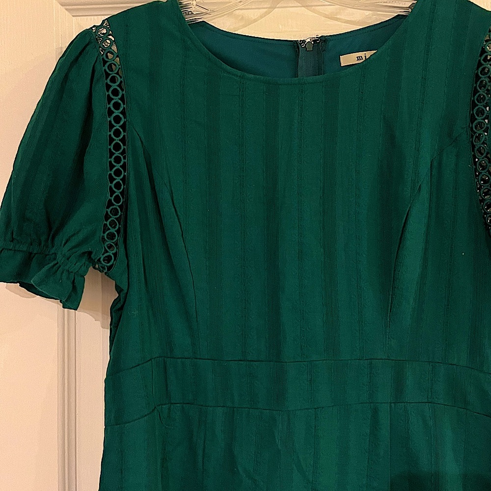 Short sleeve green dress